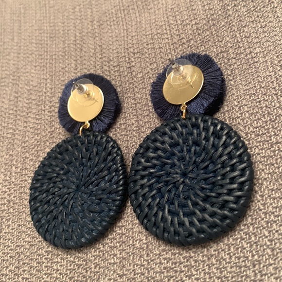 🌻Like New Basket Weave & Beaded Post Earrings - Picture 2 of 7